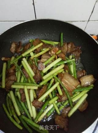 蒜薹炒五花肉的做法步骤：6