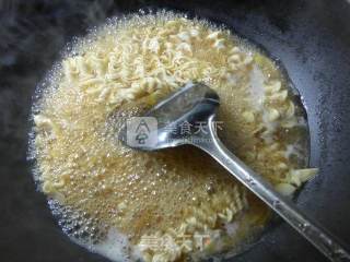 五花肉雷笋波纹面的做法步骤：8