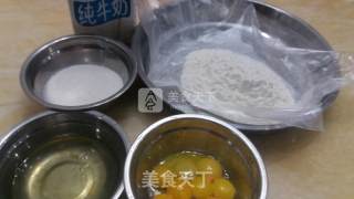 芒果慕斯蛋糕的做法步骤：1