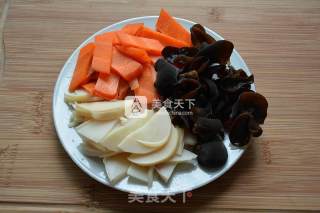 木耳冬笋鱼片汤的做法步骤：2