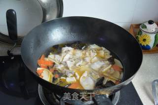 木耳冬笋鱼片汤的做法步骤：7