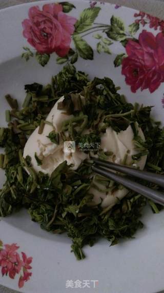 香椿芽拌豆腐的做法步骤：4
