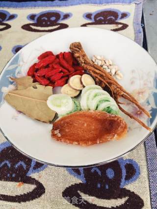 废物利用——当归鸭架汤的做法步骤：1