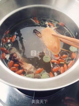 废物利用——当归鸭架汤的做法步骤：6