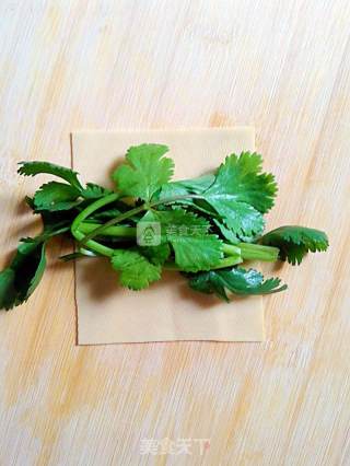 百叶香菜卷的做法步骤：6