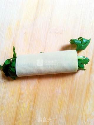百叶香菜卷的做法步骤：7