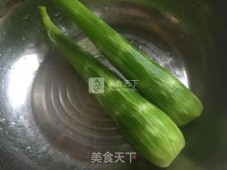 黑木耳莴笋炒蛋的做法步骤：2