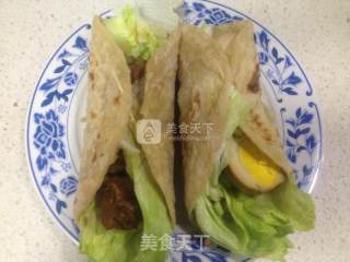 酱肉卷饼  蛋菜卷饼的做法步骤：10