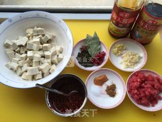 麻辣豆腐的做法步骤：1