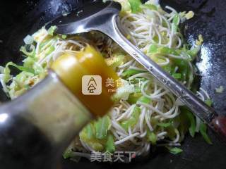 蔬菜鸡蛋炒面的做法步骤：11