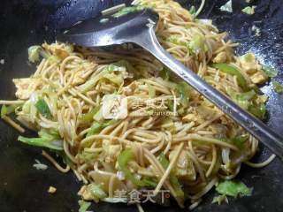 蔬菜鸡蛋炒面的做法步骤：13