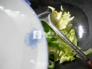 尖椒炒牛心菜的做法步骤：5