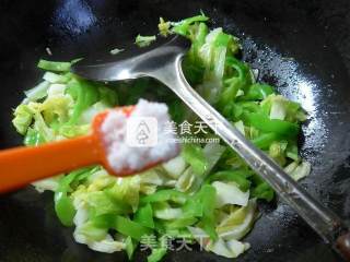 尖椒炒牛心菜的做法步骤：7