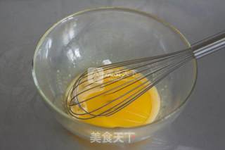 红丝绒戚风蛋糕的做法步骤：2