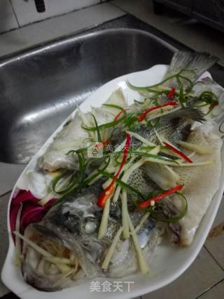 清蒸鲈鱼的做法步骤：8