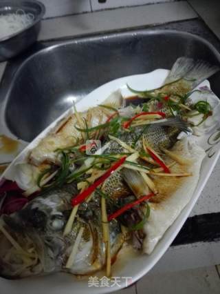 清蒸鲈鱼的做法步骤：9