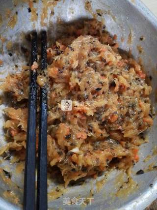美味面食-------鸡肉萝卜木耳包子的做法步骤：4