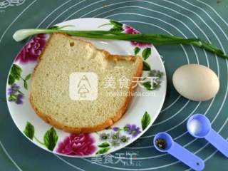 葱香蛋炒全麦土司的做法步骤：1