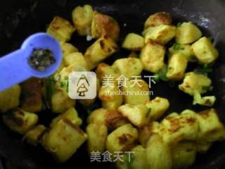 葱香蛋炒全麦土司的做法步骤：11