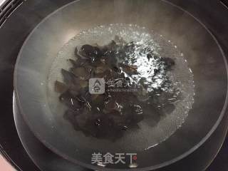 木耳炒蛋的做法步骤：4
