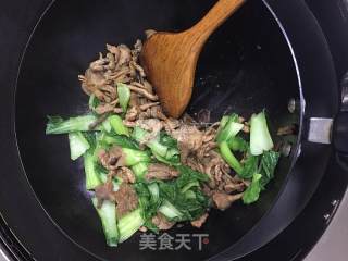 山蘑菇油菜炒肉的做法步骤：5