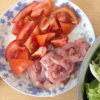 西红柿肉丝白菜的做法步骤：1