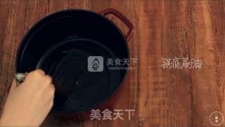 一厨作珐琅锅之榴莲披萨的做法步骤：3
