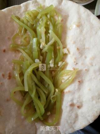 莴苣丝卷饼的做法步骤：8