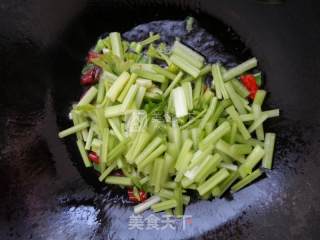 芹菜炒豆皮的做法步骤：5