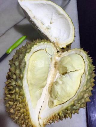 榴莲薄饼的做法步骤：1