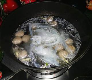 牛丸木耳炖粉条的做法步骤：7