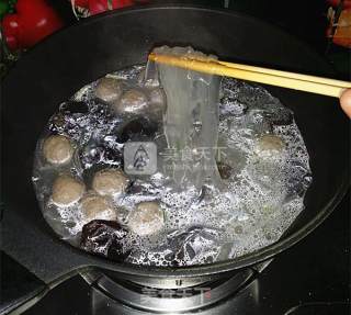 牛丸木耳炖粉条的做法步骤：9