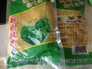 酸菜油渣水饺的做法步骤：1