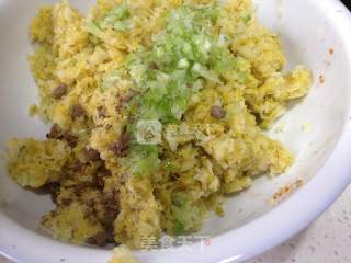 酸菜油渣水饺的做法步骤：4