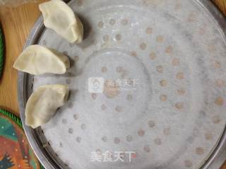 酸菜油渣水饺的做法步骤：7