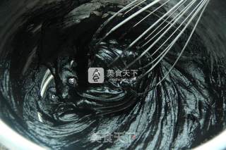 【黑色简约经典】---煤炭蛋糕的做法步骤：2