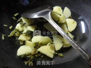 雪菜土豆煮年糕的做法步骤：3