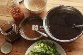 湖北特色正宗秘制武汉热干面的做法步骤：1
