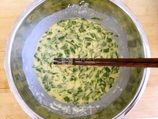 油菜鸡蛋饼的做法步骤：3