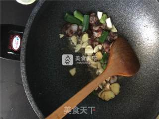 腊肠焖黄花鱼的做法步骤：6