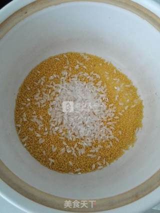 小米油菜肉末粥的做法步骤：1