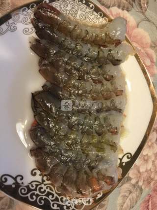 番茄酱虾仁的做法步骤：1