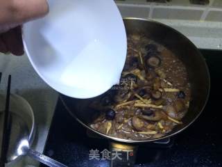 香滑鸡腿焖饭的做法步骤：8