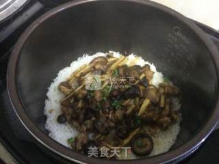 香滑鸡腿焖饭的做法步骤：11