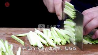味美爽脆的【笋瓜炒鸡蛋】怎样做？的做法步骤：1