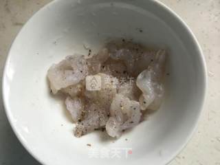 虾仁香椿酱拌面的做法步骤：1
