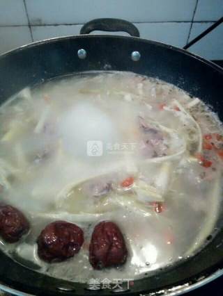 老鸭笋尖枸杞红枣汤的做法步骤：7