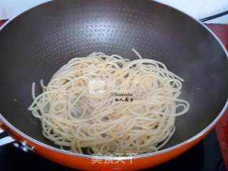 韭黄鸡蛋炒意面的做法步骤：6