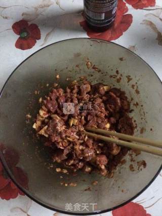 米饭蒸牛肉的做法步骤：1