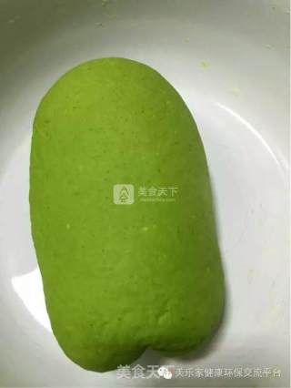 白菜型饺子的做法步骤：1